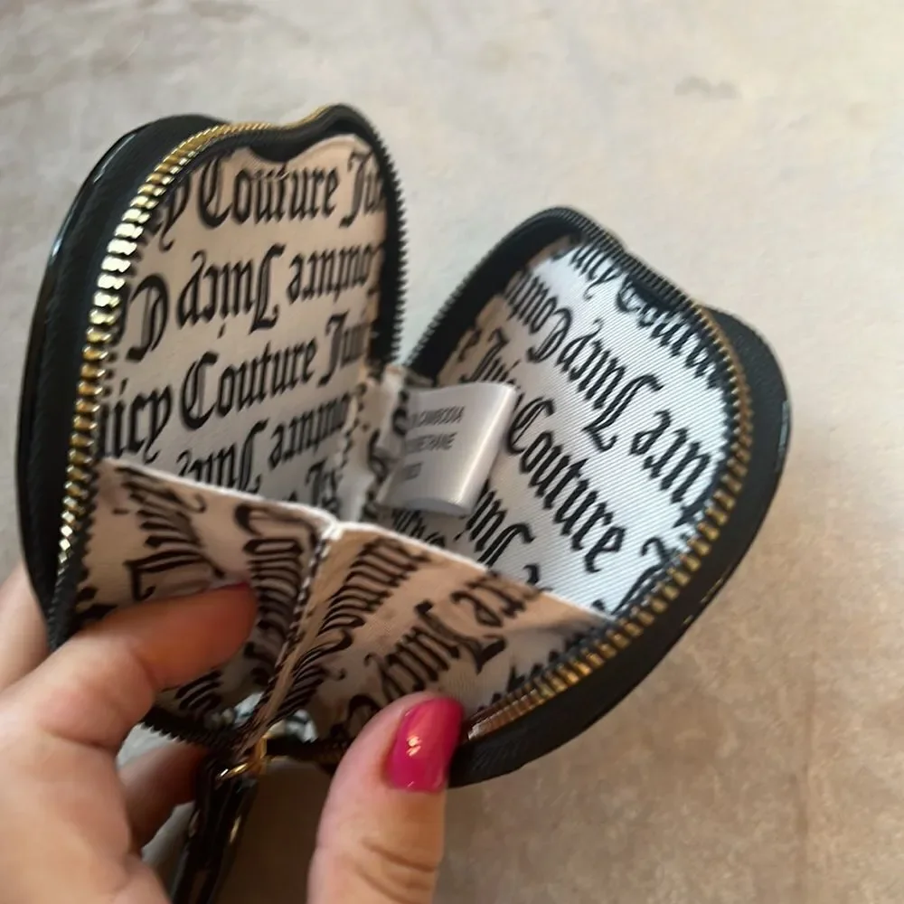 *Juicy Couture* Black Patent Heart Zippy Wristlet Coinpurse EUC!